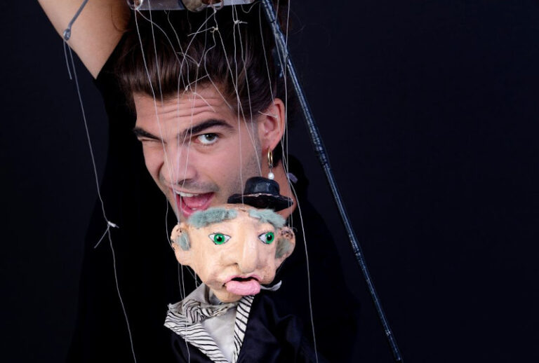 MARIO EZNO - Las aventuras de Manolo Bolaño